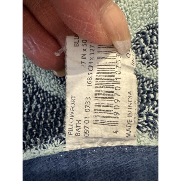 Pillowfort Bath Towels Wave Design Set Of 2 - Picture 11 of 14